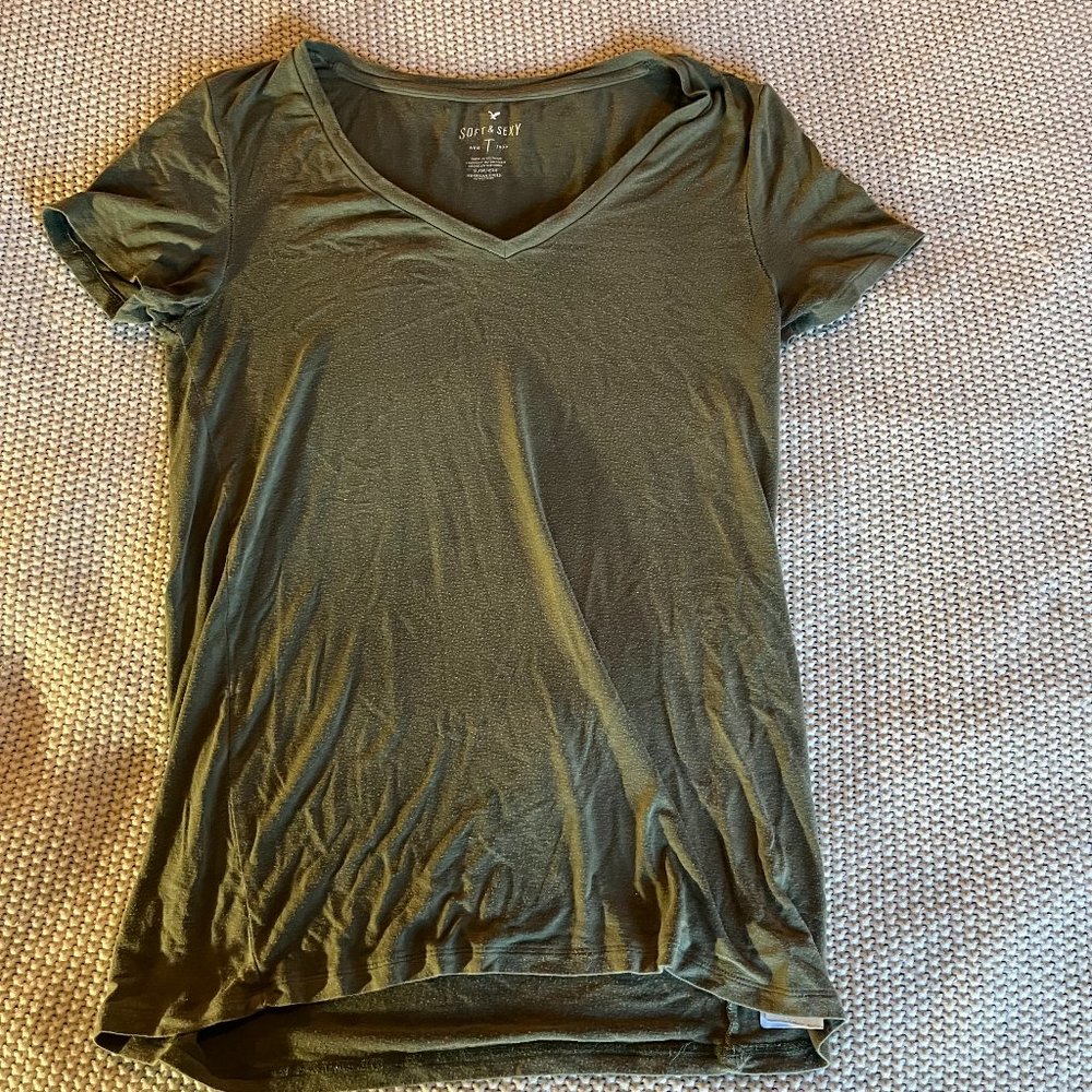 American Eagle V Neck Tee